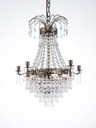 Empire Classic Ø50 Laiton antique cristal De Norrsken Design - Les bougeoirs de style classique complètent le design et font de ce lustre un point focal idéal dans une salle à manger ou un salon.