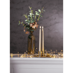 LED Bougie Cierge Flamme Metal 28cm Or De Star Trading - Elles diffusent une belle lumi&egrave;re blanche chaude et sont dot&eacute;es d'une minuterie int&eacute;gr&eacute;e (6 heures allum&eacute;es, 18 heures &eacute;teintes, cycle r&eacute;p&eacute;titif).