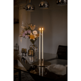 LED Bougie Cierge Flamme Metal 40cm Or De Star Trading - Elles diffusent une belle lumi&egrave;re blanche chaude et sont dot&eacute;es d'une minuterie int&eacute;gr&eacute;e (6 heures allum&eacute;es, 18 heures &eacute;teintes, cycle r&eacute;p&eacute;titif).