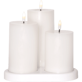LED Bougie Pilier Flamme Charge Blanc De Star Trading - Flamme Charge est un ensemble rechargeable de trois bougies en cire blanche de trois hauteurs diff&eacute;rentes.