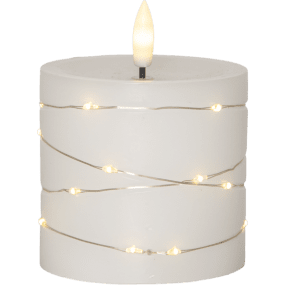 LED Bougie Pilier Flamme Dew 10cm Blanc De Star Trading - Flamme Dew est une magnifique bougie &agrave; piles en cire blanche, orn&eacute;e d'une bande LED qui diffuse une douce lumi&egrave;re blanche chaude.