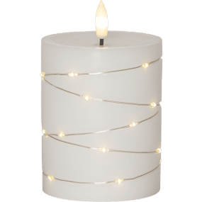 LED Bougie Pilier Flamme Dew 13cm Blanc De Star Trading - Flamme Dew est une magnifique bougie &agrave; piles en cire blanche, orn&eacute;e d'une bande LED qui diffuse une douce lumi&egrave;re blanche chaude.