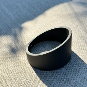 Dispositif anti-éblouissement Luna Gris foncé De Lightson - Cette grille crée une ambiance lumineuse plus agréable en réduisant l'éblouissement et en dirigeant la lumière précisément là où elle est nécessaire.