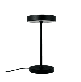 Starlight 25cm Noir lampe de table De Dyberg Larsen - Med inbyggd LED och tre ljusstyrkor, som dimras med 3-stegsdimmern p&aring; lamphuvudet, anpassar den sig enkelt efter olika behov &ndash; fr&aring;n st&auml;mningsfullt sken till fokuserat ljus.