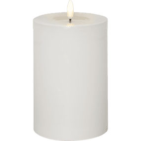 LED Bougie Pilier Flamme Flow Big Blanc De Star Trading - Il dispose d'une fonction minuterie et lorsque l'interrupteur est allumé, la lumière brillera pendant 6 heures en mode minuterie, éteinte pendant 18 heures (en répétition), avec une belle flamme réaliste dans une lumière blanche chaude.