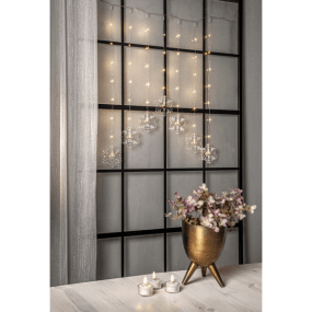 Rideau Lumineux Dew Drop Snowflake Argent De Star Trading - Le c&acirc;ble est fait de fil m&eacute;tallique fin et comporte de petits points lumineux le long de la boucle.