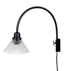 Gunilla Petit Ø16 Noir applique murale De Strömshaga - Applique avec abat-jour en verre transparent et base en m&eacute;tal noir.