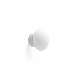 Nubo Ø12 Blanc lampe de salle de bain De Faro Barcelona - Nubo 120 est une applique murale blanche aux formes d&eacute;licatement incurv&eacute;es qui apporte une &eacute;l&eacute;gance subtile &agrave; n'importe quelle pi&egrave;ce.