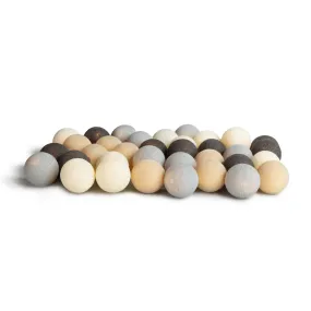 Irislights Shades 35-lights Multicolore De Irislights - Irislights Shades est une guirlande lumineuse compos&eacute;e de boules rondes en fil fin, teintes &agrave; la main dans des tons doux et neutres.