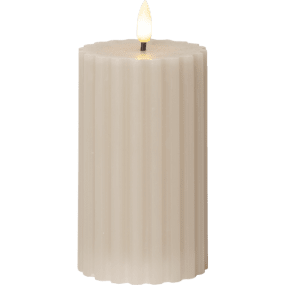 LED Bougie Pilier Flamme Stripe Beige De Star Trading - Cette bougie &agrave; piles avec lumi&egrave;re blanche chaude est une belle d&eacute;coration aussi bien seule qu'en groupe avec d'autres bougies de la s&eacute;rie Flamme.