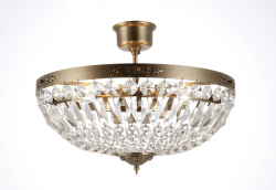 Rhea Ø50 Laiton antique cristal De Norrsken Design - La lampe suspendue en laiton antique Rhea combine une élégante finition antique avec des prismes en cristal K9 de classe 1 taillés à la main, créant une sensation luxueuse et un style intemporel.