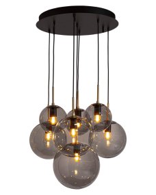 Laura Ø53 Gris fumé suspension De By Rydéns - Il est &eacute;quip&eacute; de sept d&ocirc;mes en verre gris clair de diff&eacute;rentes tailles faciles &agrave; assembler.
