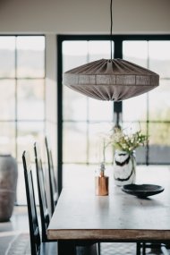 Alba Abat-Jour S/Suspension Ø58 Brun suspension De Alde & Lind - Selon la combinaison, Alba peut être utilisé comme suspension ou plafonnier.