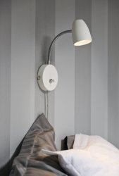 Sandnes Blanc lampe de lecture De Aneta Lighting - Sandnes est la lampe de chevet parfaite, qui peut être facilement réglée dans les deux sens à l'aide d'une articulation flexible et la luminosité peut être réglée à l'aide de son variateur.