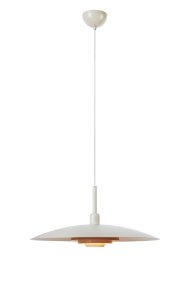 Piny Ø57 Beige suspension De Markslöjd - Son style rappelle celui des anciens luminaires d'ascenseur, mais avec une touche beaucoup plus élégante.