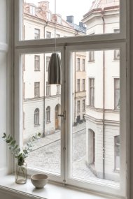 Clay Ø8 Vert lampe de fenêtre De Markslöjd - Clay est une &eacute;l&eacute;gante lampe de fen&ecirc;tre en c&eacute;ramique d'un beau vert tendre qui cr&eacute;e une ambiance douce et harmonieuse dans n'importe quelle pi&egrave;ce.