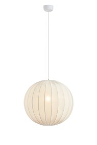 Solia Ø60 Blanc De Markslöjd - Son abat-jour en tissu blanc de 60 cm de diam&egrave;tre diffuse une lumi&egrave;re douce et agr&eacute;able, harmonieusement r&eacute;partie dans la pi&egrave;ce.