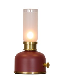 Frida 22cm rouge foncé portable De PR Home - Elle cr&eacute;e une ambiance chaleureuse et accueillante gr&acirc;ce &agrave; une temp&eacute;rature de couleur d'environ 2&nbsp;000&nbsp;Kelvins et un flux lumineux de 20 &agrave; 40&nbsp;lumens, selon l'intensit&eacute;.