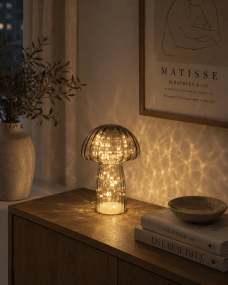 Svamp 23cm Gris lampe de table De Pixie Design - Gr&acirc;ce &agrave; sa bande LED int&eacute;gr&eacute;e, elle diffuse une lumi&egrave;re douce et chaleureuse qui sublime n'importe quelle pi&egrave;ce.