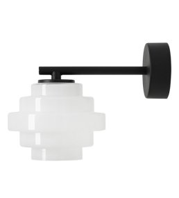 Filo 23cm Blanc applique murale De Artera - Fabriquée en métal et verre, son bras noir contraste élégamment avec le verre blanc.