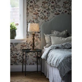 Lodge 60cm Vert clair lampe de table De PR Home - La lampe de table Lodge a un style classique avec de belles formes.