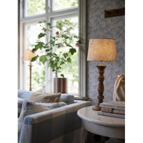 Lodge 60cm Beige lampe de table De PR Home - La lampe de table Lodge a un style classique avec de belles formes.