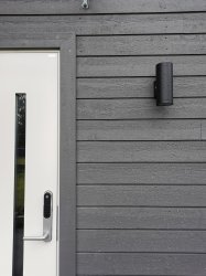 Helio Noir lampe d’extérieur De Aneta Lighting - Applique murale en fonte d&#39;aluminium avec rev&ecirc;tement en poudre.