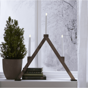 Vika Brun De Star Trading - Bougeoir &agrave; piles de forme classique qui diffuse une belle lumi&egrave;re gr&acirc;ce &agrave; ses trois lampes LED.