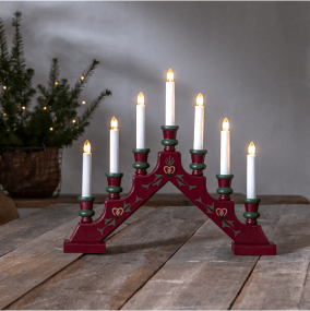 Sara ROUGE De Star Trading - Avec ses sept bougies, le chandelier offre une lumi&egrave;re chaleureuse et une sensation de confort.