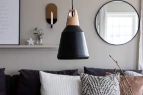 Nao Ø16 Noir suspension De Venture Design - Son format &eacute;l&eacute;gant permet de combiner plusieurs lampes pour un effet plus luxueux.