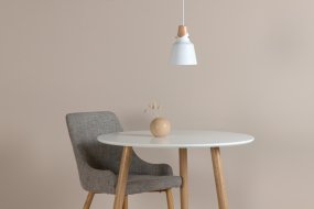 Rigel Ø16 Blanc suspension De Venture Design - Avec le plafonnier Rigel, vous b&eacute;n&eacute;ficiez d'un &eacute;clairage moderne et &eacute;l&eacute;gant qui s'int&egrave;gre &agrave; la plupart des pi&egrave;ces et styles d'int&eacute;rieur.