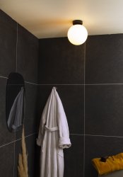 Lido Ø20 Noir lampe de salle de bain De Aneta Lighting - Lido est un plafonnier élégant au design moderne et intemporel.