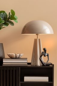 Amplio 55cm Greige lampe de table De Leitmotiv - Amplio est une lampe de table plus grande et plus imposante, alliant fonctionnalité et style.