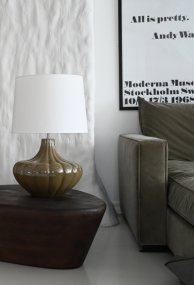 Harmony 40cm Olivgrön pied de lampe De Hallbergs - Harmony lampfot &auml;r en dekorativ lampfot i keramik med en mjuk, rundad form och vackert r&auml;fflad struktur.