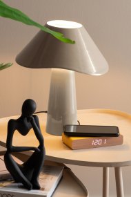 Ameno 33cm Beige lampe de table De Leitmotiv - Ameno est une lampe de table élégante en métal, finition beige brillante, qui diffuse une lumière douce et harmonieuse.