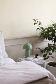 Buddy 25cm Vert portable De Globen Lighting - Certifi&eacute;e IP44, elle est id&eacute;ale pour une utilisation int&eacute;rieure et ext&eacute;rieure, mais il est recommand&eacute; de la ranger &agrave; l'int&eacute;rieur lorsqu'elle n'est pas utilis&eacute;e.