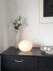 Globus 18cm Opale lampe de table De Aneta Lighting - Lampe de table Globe en verre blanc opale avec une source lumineuse à l'intérieur de la sphère en verre, qui fournit une lumière décorative et chaleureuse.