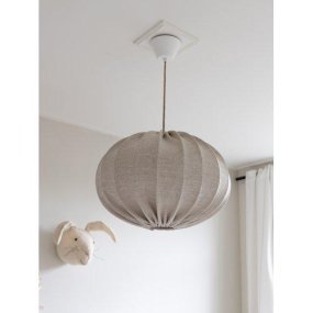 Hilma Ø60 Nature suspension De PR Home - Le plafonnier Hilma donne &agrave; la pi&egrave;ce une impression douce, recouvert d'un beau tissu en lin &agrave; la structure fine.