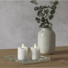 LED Bougie Pilier Flamme Blanc De Star Trading - Pack de 2 bougies bloc avec une flamme tr&egrave;s naturelle qui brille d'une lueur blanche chaude.