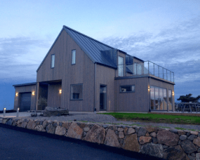 Illusion Reko Gris lampe d’extérieur De Westal - Illusion Reko est une applique murale à lumière vers le haut et vers le bas, fabriquée en aluminium anodisé et thermolaquée en gris aluminium.