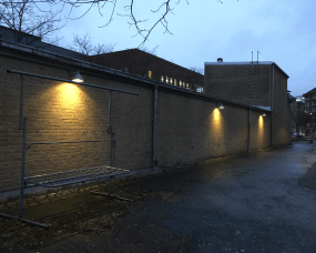 Ark Mini Gris De Westal - Le luminaire est doté d'une douille GU10 et est conçu pour une utilisation en extérieur avec un indice de protection IP44.