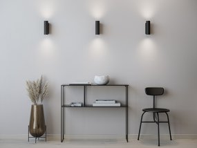 Tyson 20cm Noir applique murale De Belid - L&#39;applique murale Tyson, &eacute;l&eacute;gante et styl&eacute;e, &eacute;met une douce lumi&egrave;re de haut en bas et cr&eacute;e une belle atmosph&egrave;re lorsqu&#39;elle est allum&eacute;e.