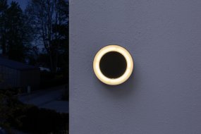 Ring Gris foncé lampe d’extérieur De Osram - Tillverkad av aluminium och med IP44-klassning &auml;r den t&aring;lig mot v&auml;der och passar perfekt f&ouml;r fasader, entr&eacute;er och uteplatser.