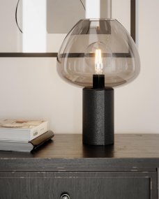 Cozy 42cm Noir lampe de table De By Rydéns - La lampe de table confortable a une base de lampe recouverte de similicuir noir et une couture transparente.