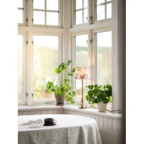 Andrea 70cm Beige lampe de table De PR Home - La lampe de table Andrea, associ&eacute;e &agrave; l'abat-jour Kraftfangst, cr&eacute;e un look &eacute;l&eacute;gant et devient un accroche-regard dans la pi&egrave;ce.