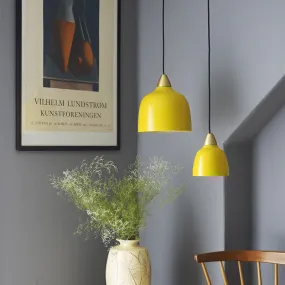 Urban Mini Ø15 Jaune suspension De Superliving - Malgré sa petite taille, Urban Mini offre une distribution lumineuse impressionnante et s'intègre aussi bien au-dessus du comptoir de la cuisine que dans un coin lecture confortable.