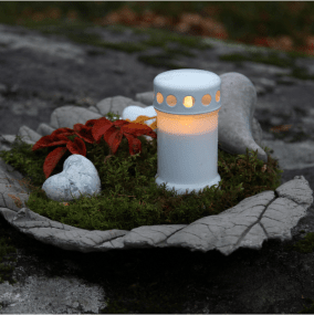 LED Bougie De Tombe Serene Blanc De Star Trading - Une belle bougie fun&eacute;raire blanche avec une belle lueur qui brille dans le noir.