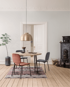 Bowl Ø50 Laiton suspension De House Doctor - L'aspect industriel combiné à la belle forme ronde de l'abat-jour lui confère une atmosphère douce qui s'intègre dans la plupart des pièces.