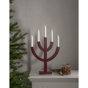 Anno ROUGE De Star Trading - Le chandelier est &agrave; la fois moderne et traditionnel et s&#39;int&egrave;gre parfaitement dans une fen&ecirc;tre ou sur une table.