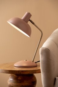 Hood 38cm Rose lampe de bureau De Leitmotiv - La lampe trouve parfaitement sa place sur un bureau ou une table de chevet et sert &agrave; la fois de source de lumi&egrave;re pratique et d'&eacute;l&eacute;ment d&eacute;coratif raffin&eacute;.